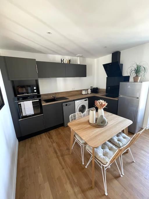 Appartement Calme Et Cosy Proche Centre Vue Chateau Vitre  Luaran gambar